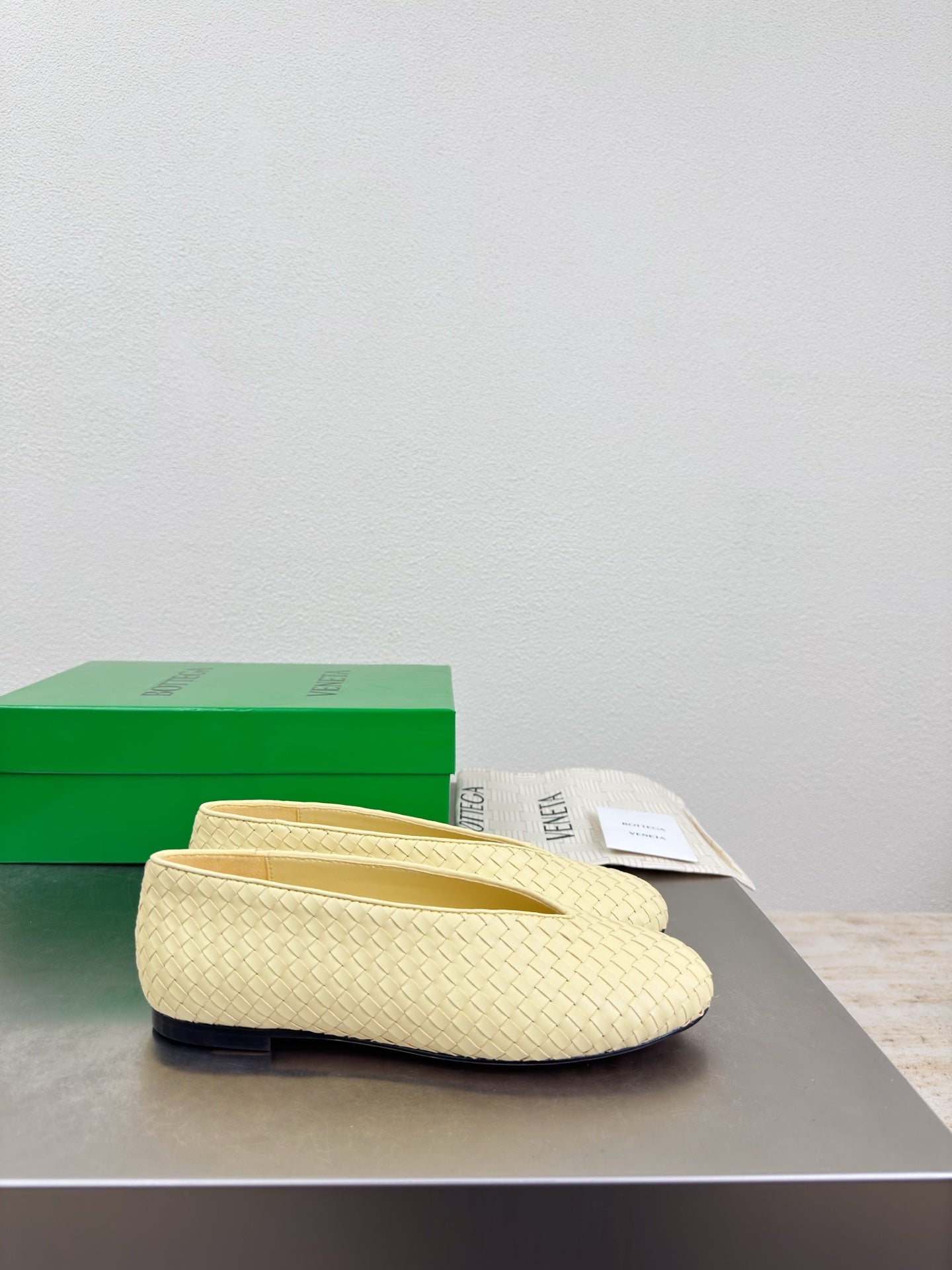 BOTTEGA VENETA 26S BALLET FLATS IN LIGHT YELLOW WOVEN LAMBSKIN