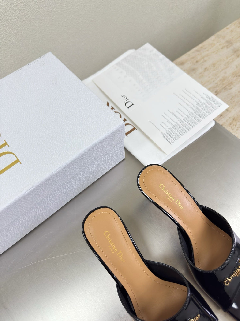 DIOR 26S KITTEN HEEL MULE SANDALS IN BLACK PATENT CALFSKIN WITH LOGO