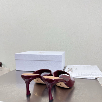 DIOR 26S KITTEN HEEL MULE SANDALS IN BURGUNDY RED PATENT CALFSKIN WITH LOGO