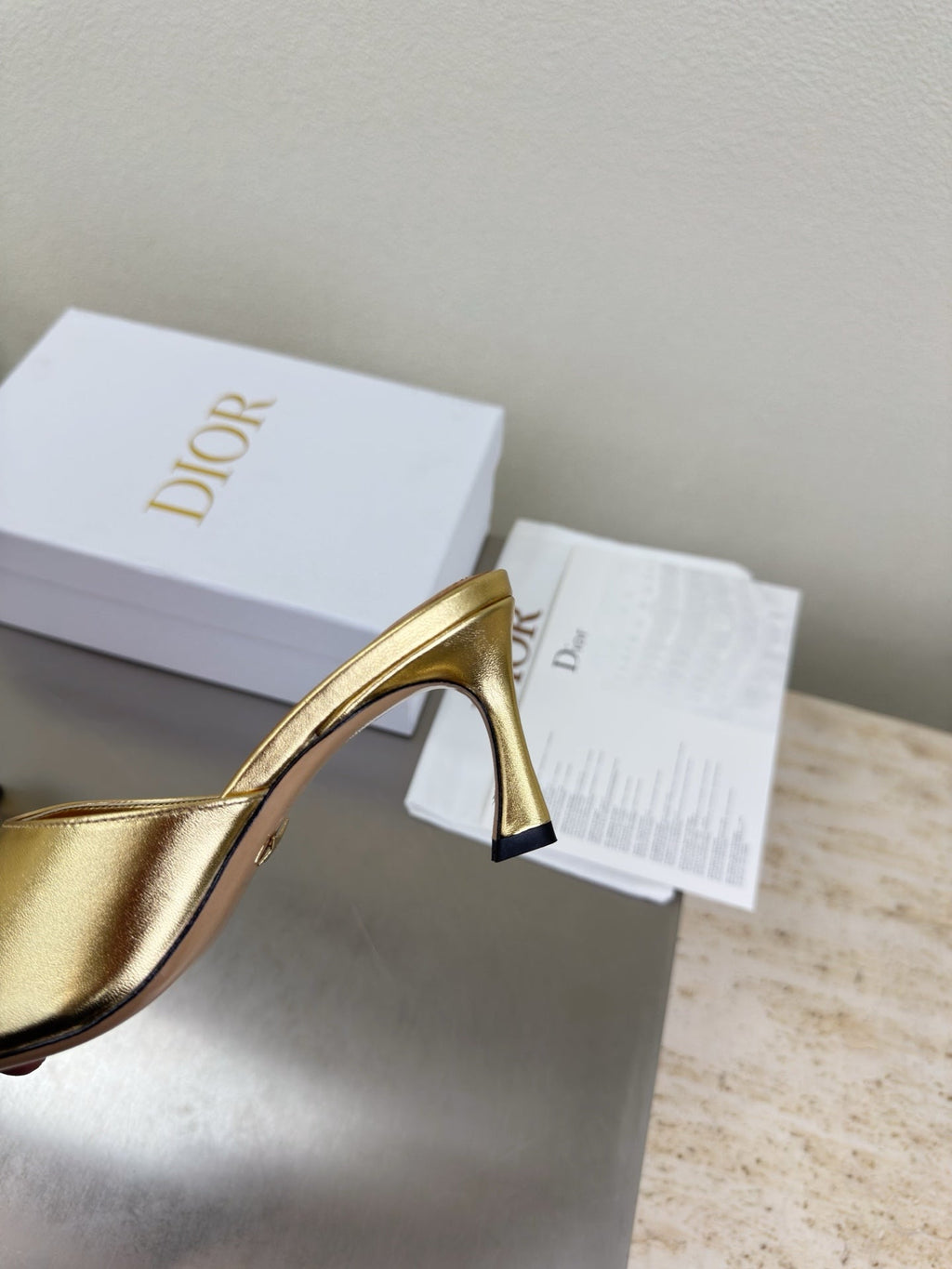 DIOR 26S KITTEN HEEL MULE SANDALS IN GOLD CALFSKIN WITH LOGO
