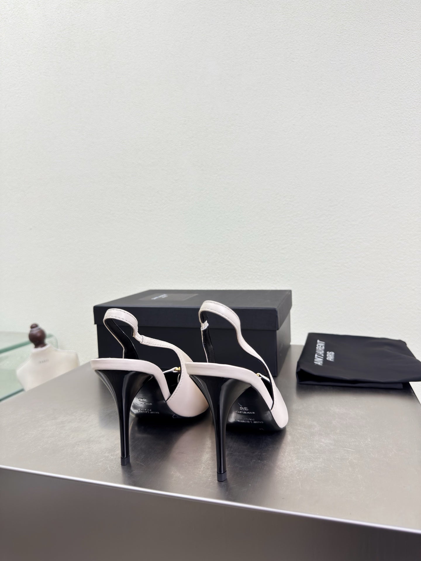 YSL 26S SLINGBACK HIGH HEELS 105 MM IN CREAM WHITE CALFSKIN
