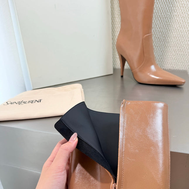 YSL 26S HIGH-HEEL TALL BOOTS 105 MM IN CAMEL SHINY LAMBSKIN
