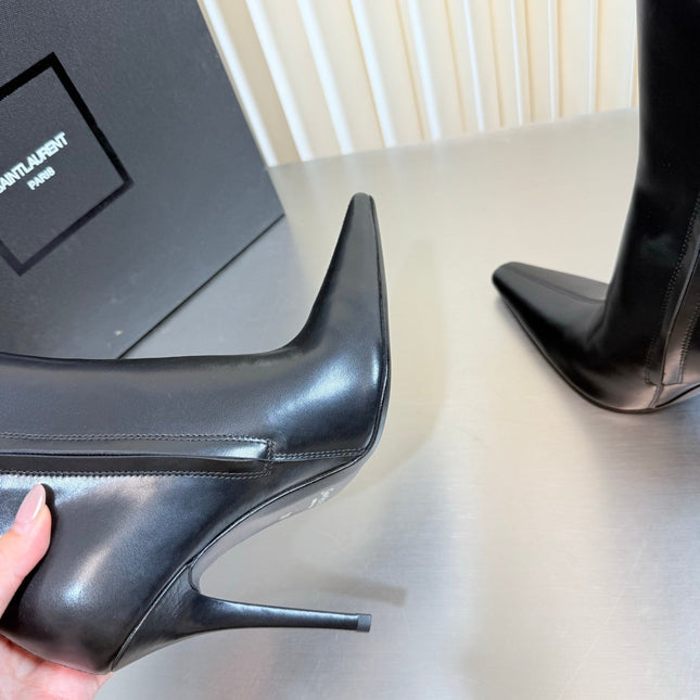 YSL 26S POINTED-TOE HEELED BOOTS 105 MM IN BLACK SHINY CALFSKIN