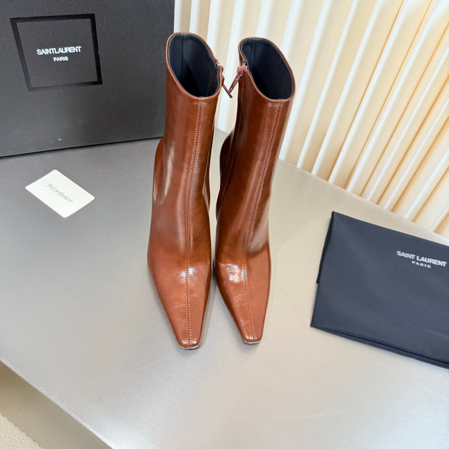 YSL 26S POINTED-TOE HEELED BOOTS 105 MM IN LIGHT BROWN SHINY CALFSKIN