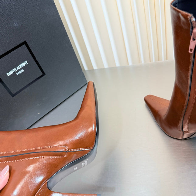 YSL 26S POINTED-TOE HEELED BOOTS 105 MM IN LIGHT BROWN SHINY CALFSKIN