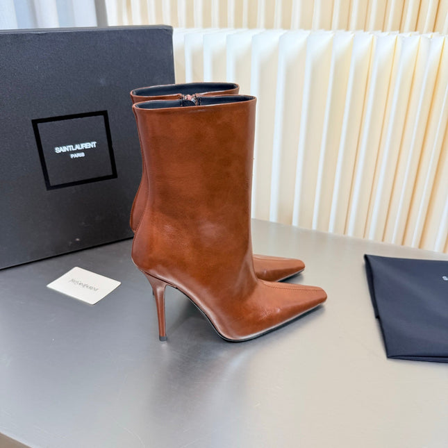 YSL 26S POINTED-TOE HEELED BOOTS 105 MM IN LIGHT BROWN SHINY CALFSKIN