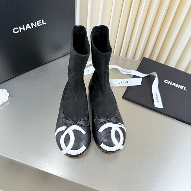 CHANEL 26S ANKLE BOOTS IN BLACK CALFSKIN AND SUEDE SQUARE TOE