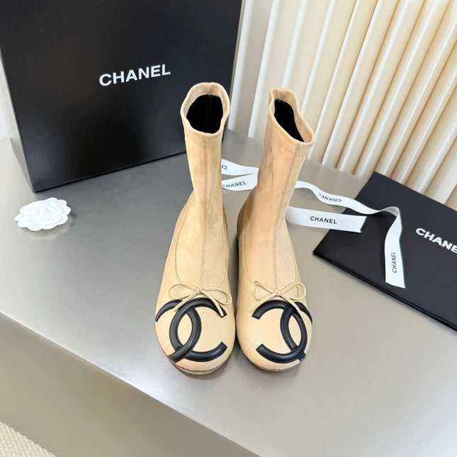 CHANEL 26S ANKLE BOOTS IN BEIGE CALFSKIN AND SUEDE SQUARE TOE