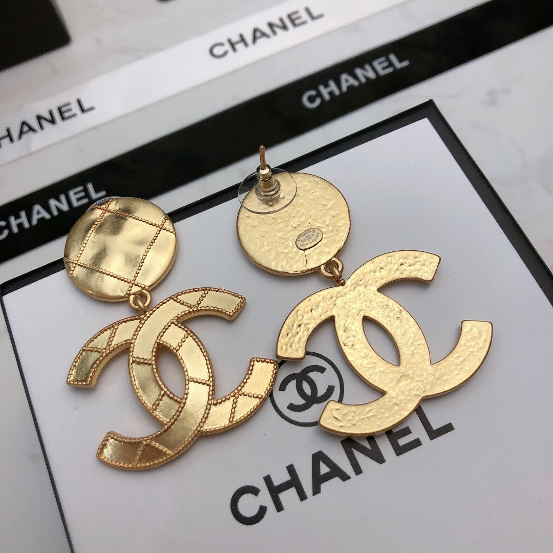 CHANEL 26S DOUBLE C LOGO QUILTED DROP EARRINGS IN GOLD METAL 631885