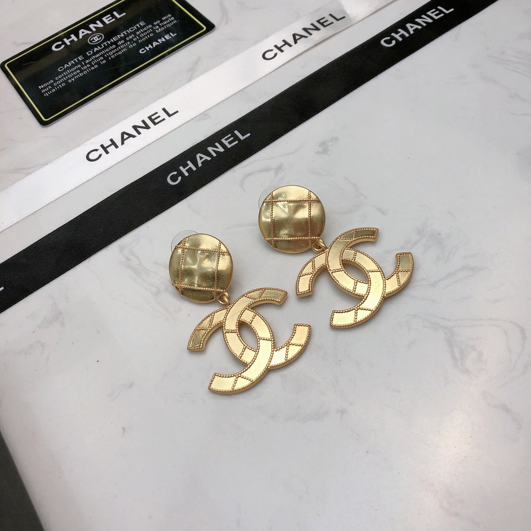CHANEL 26S DOUBLE C LOGO QUILTED DROP EARRINGS IN GOLD METAL 631885