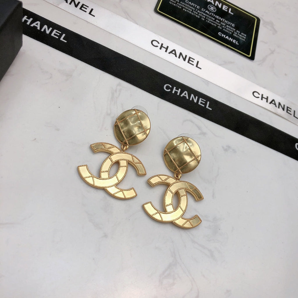 CHANEL 26S DOUBLE C LOGO QUILTED DROP EARRINGS IN GOLD METAL 631885