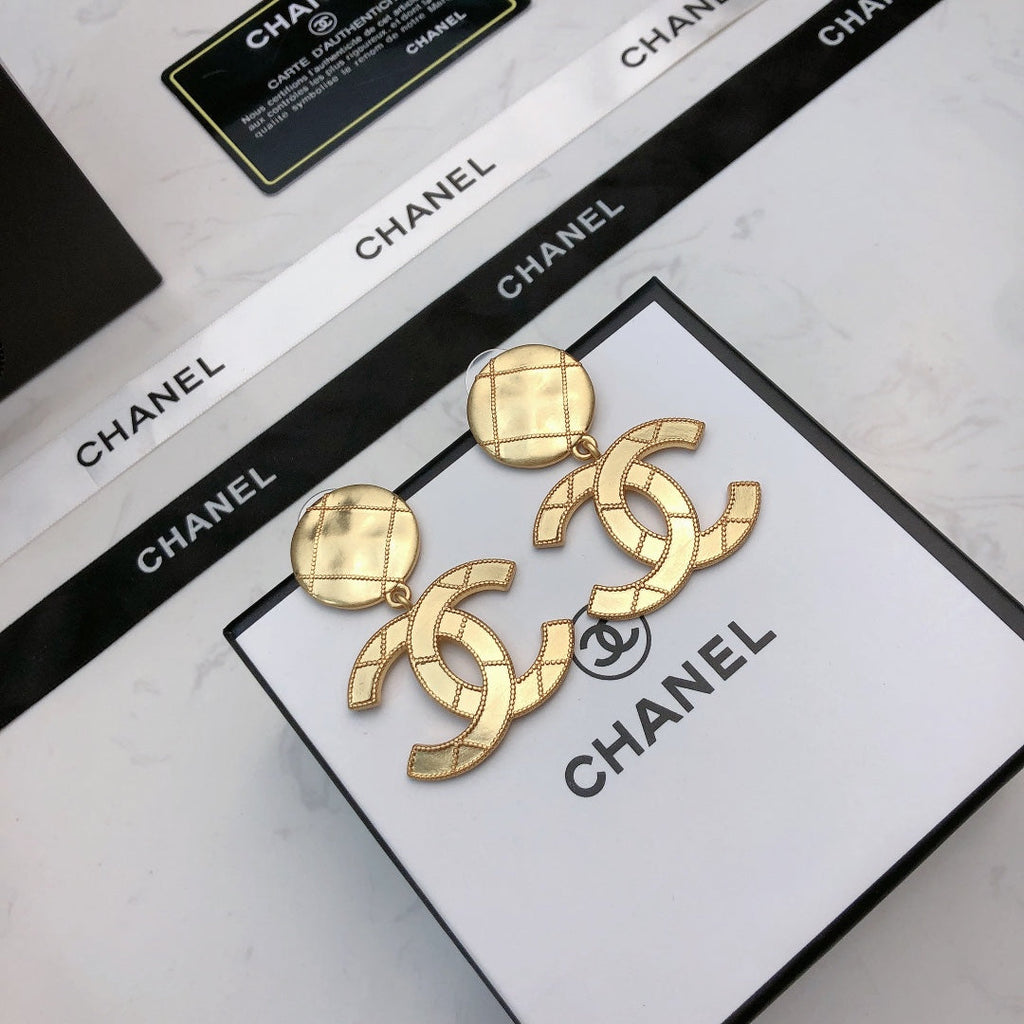 CHANEL 26S DOUBLE C LOGO QUILTED DROP EARRINGS IN GOLD METAL 631885