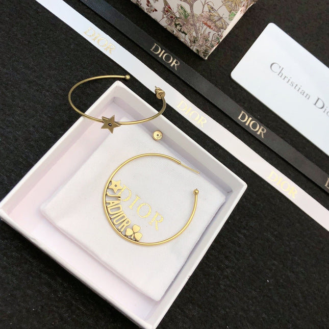 CD 26S STAR HOOP EARRINGS IN GOLD TONE METAL 644456