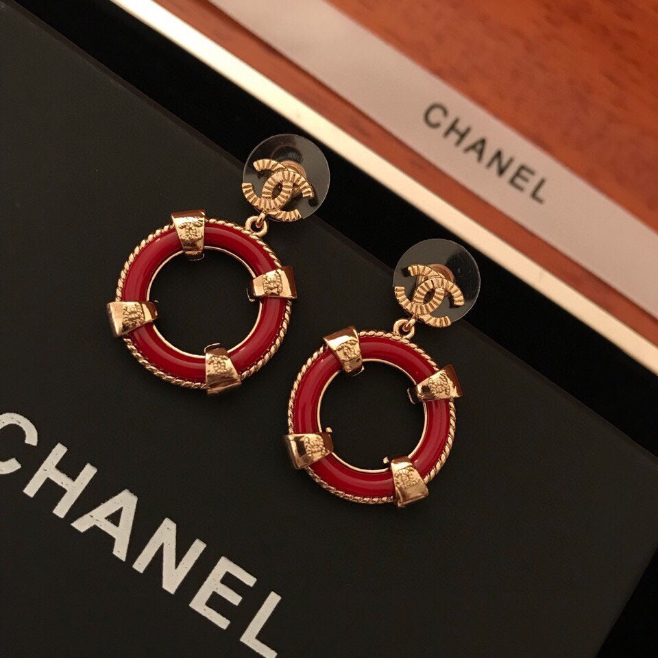 CHANEL 26S DOUBLE C LOGO ROUND DROP EARRINGS WITH RED ENAMEL IN GOLD METAL 6310832
