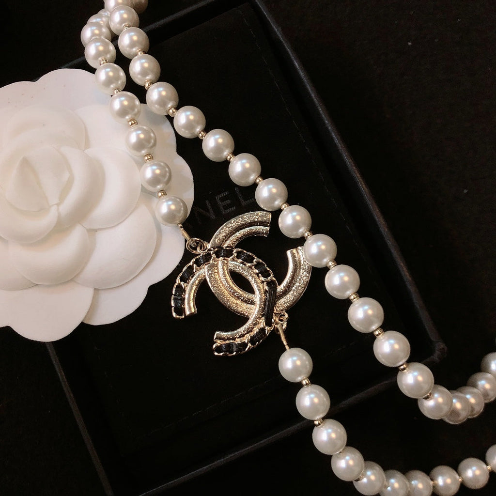 CHANEL 26S DOUBLE C LOGO PEARL LAYERED NECKLACE WITH CRYSTAL CC DETAIL IN GOLD METAL 631831