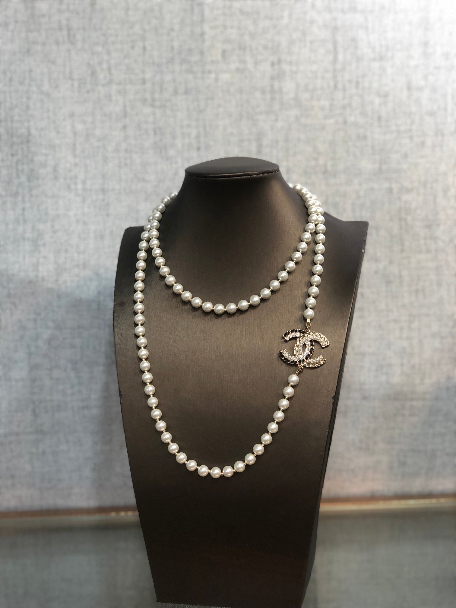 CHANEL 26S DOUBLE C LOGO PEARL LAYERED NECKLACE WITH CRYSTAL CC DETAIL IN GOLD METAL 631831