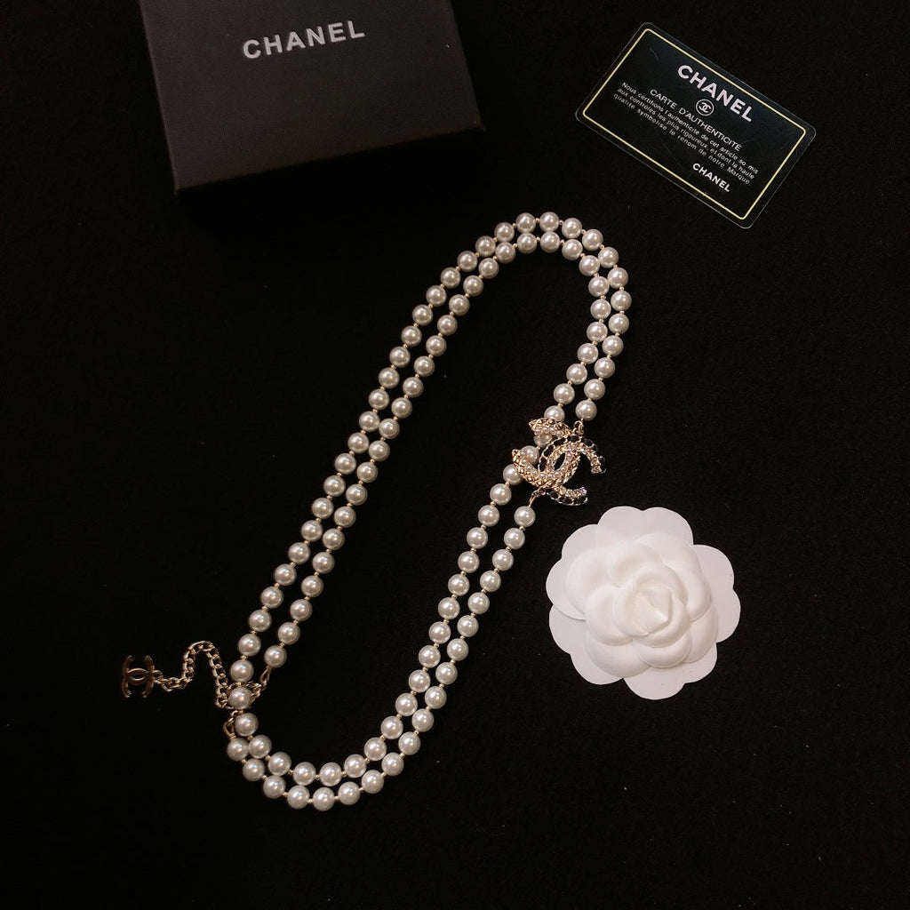 CHANEL 26S DOUBLE C LOGO PEARL LAYERED NECKLACE WITH CRYSTAL CC DETAIL IN GOLD METAL 631831