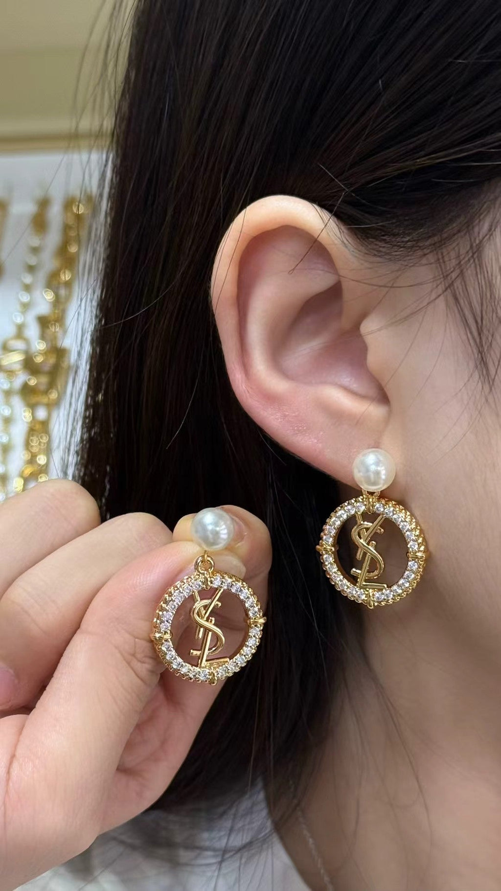 YSL 26S PEARL CIRCLE LOGO DROP EARRINGS IN GOLD TONE METAL WITH CRYSTALS 620547