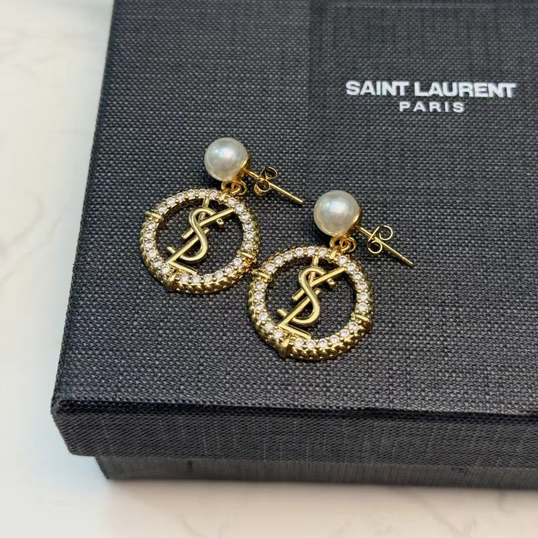 YSL 26S PEARL CIRCLE LOGO DROP EARRINGS IN GOLD TONE METAL WITH CRYSTALS 620547