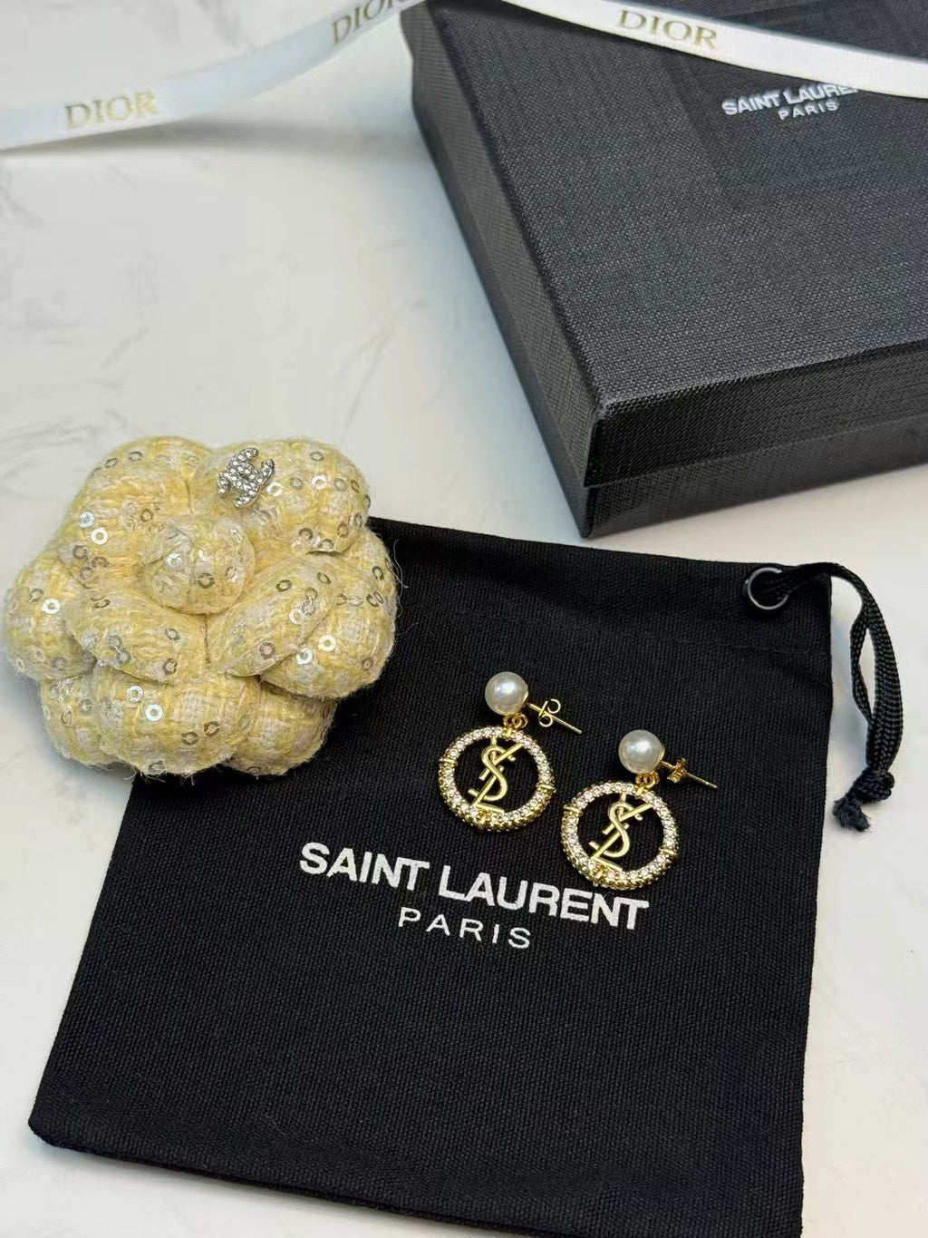YSL 26S PEARL CIRCLE LOGO DROP EARRINGS IN GOLD TONE METAL WITH CRYSTALS 620547