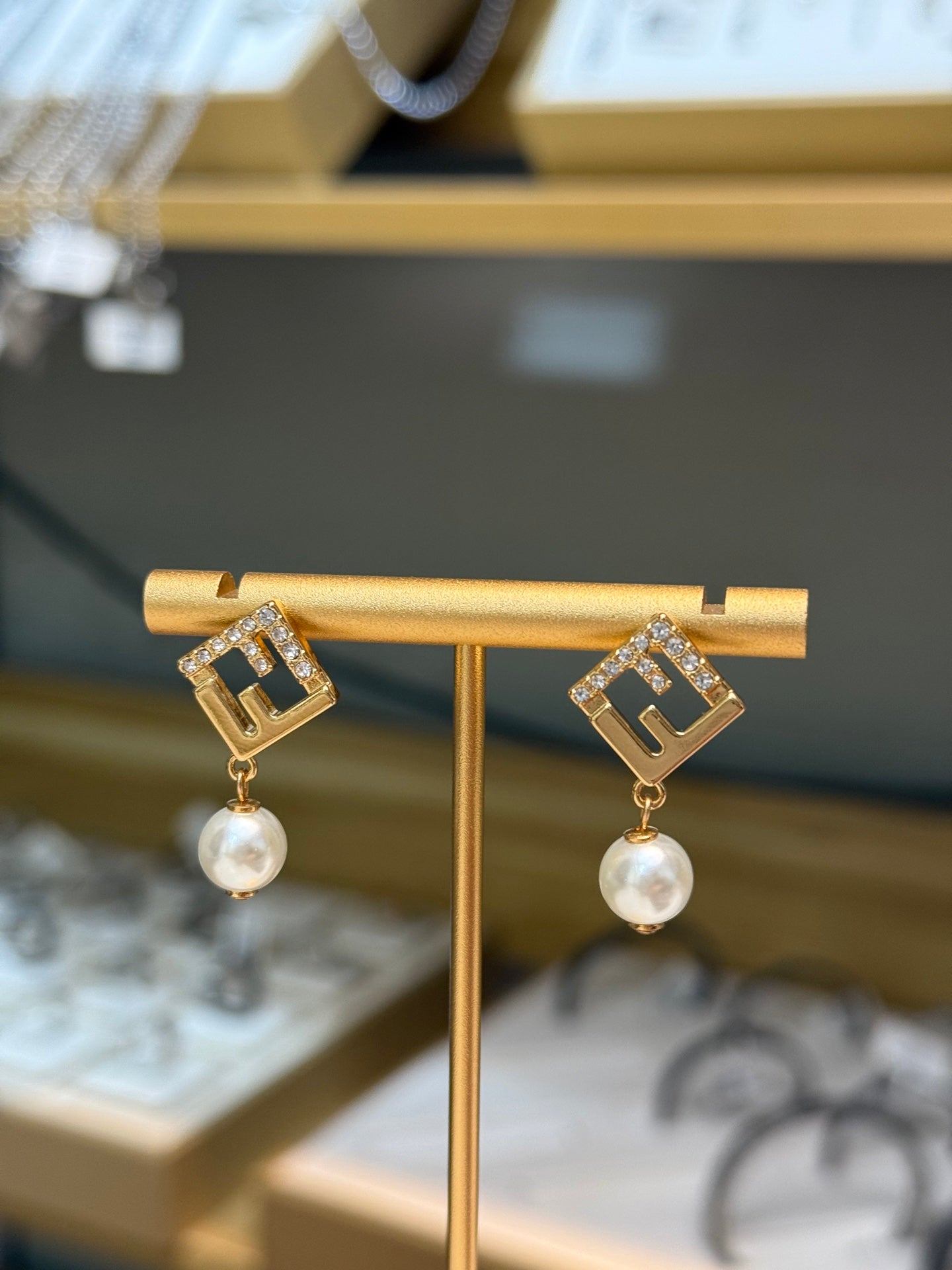 FENDI 26S FF CRYSTAL PEARL DROP EARRINGS IN GOLD TONE METAL 622862