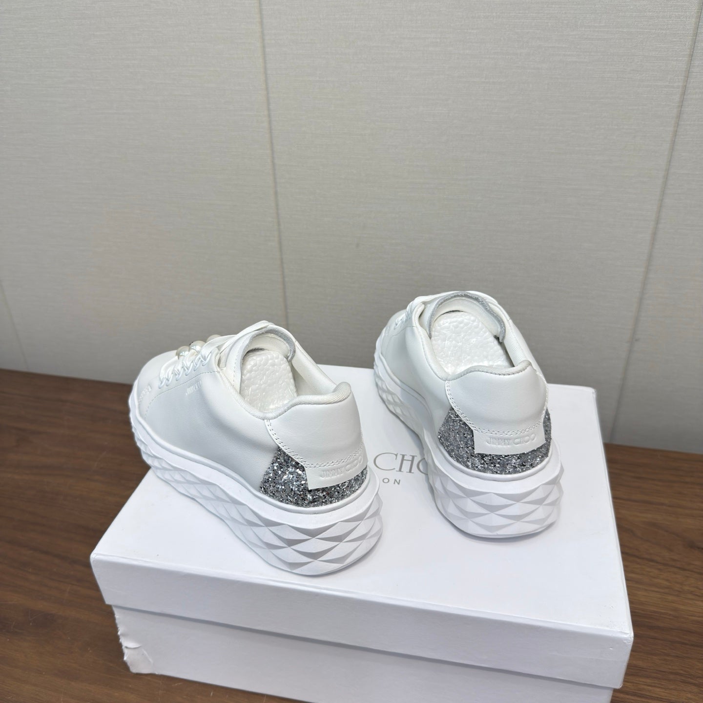 JIMMY CHOO 26S SNEAKERS 55 MM IN WHITE CALFSKIN PEARL-EMBELLISHED