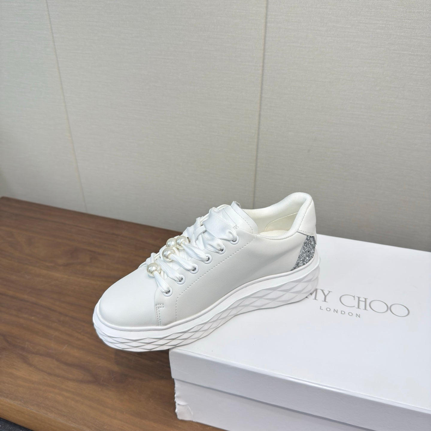 JIMMY CHOO 26S SNEAKERS 55 MM IN WHITE CALFSKIN PEARL-EMBELLISHED