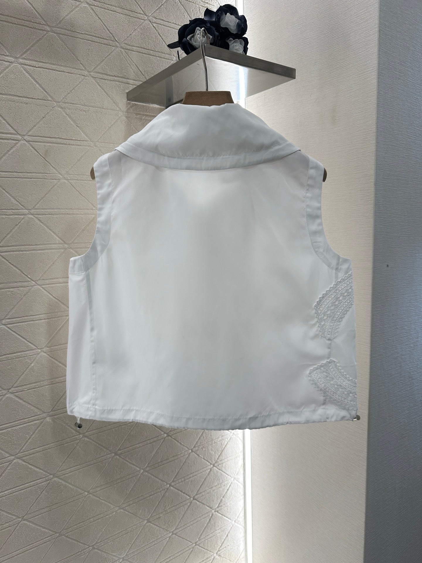 CHANEL SLEEVELESS TOP 272320