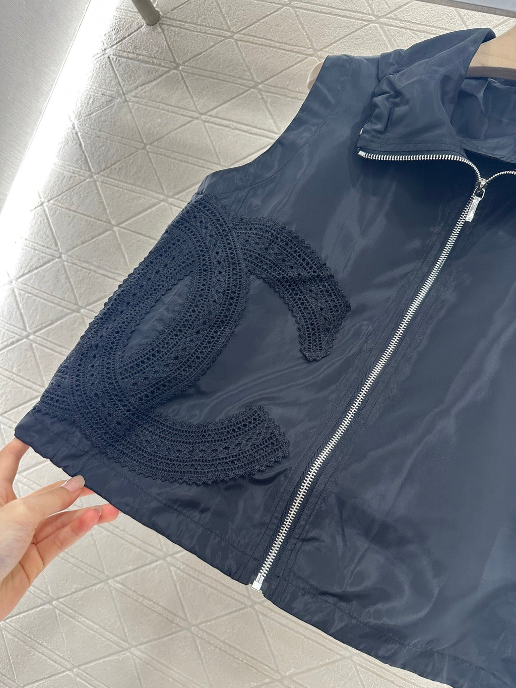 CHANEL SLEEVELESS TOP 272317