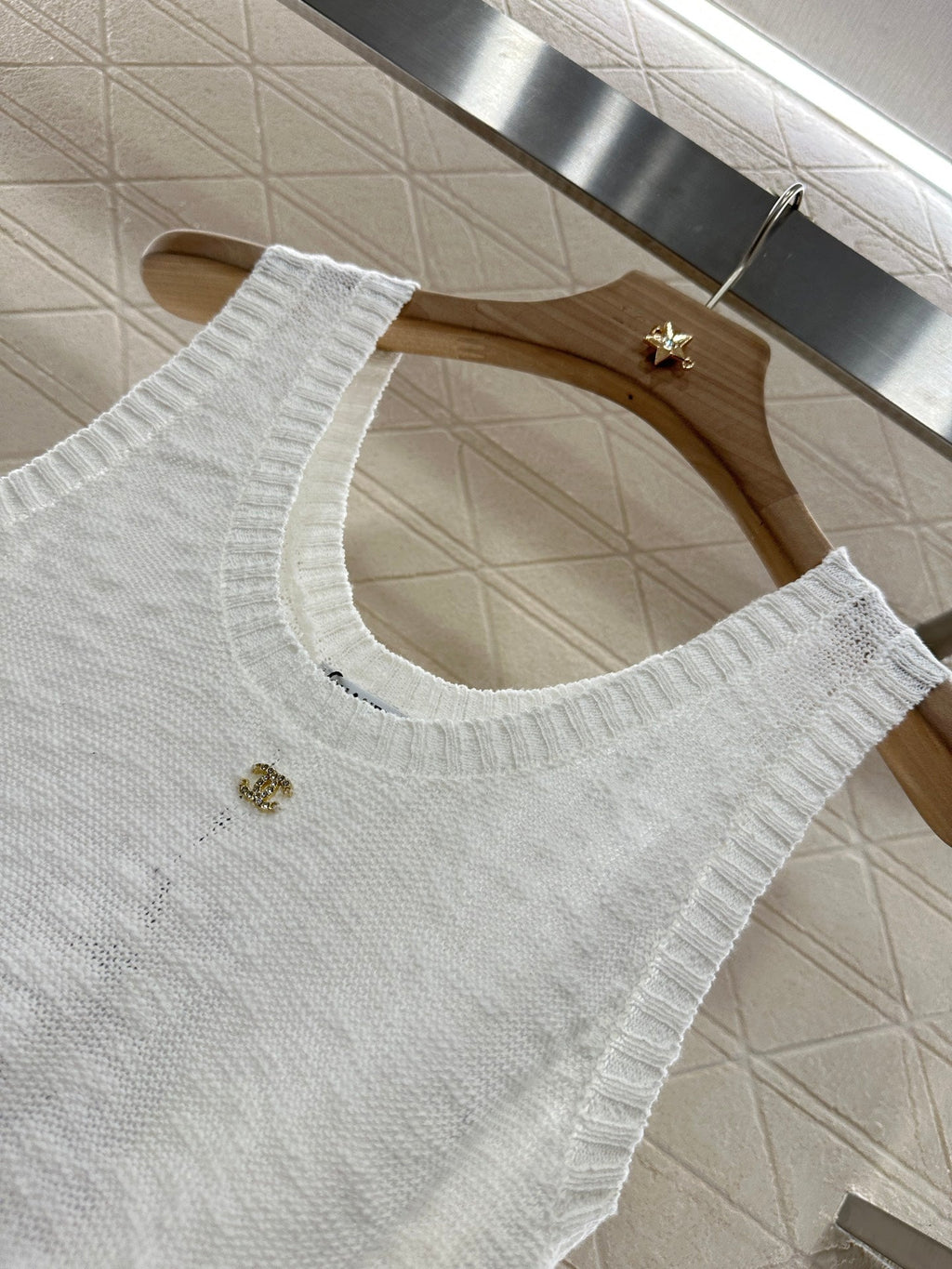 CHANEL SLEEVELESS TOP 272292