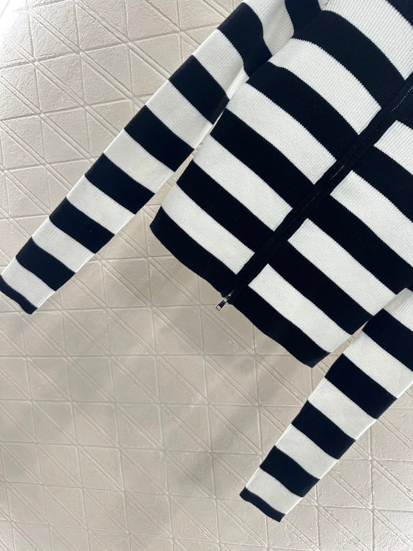 MIUMIU ZIP-UP KNIT TOP STYLE 21