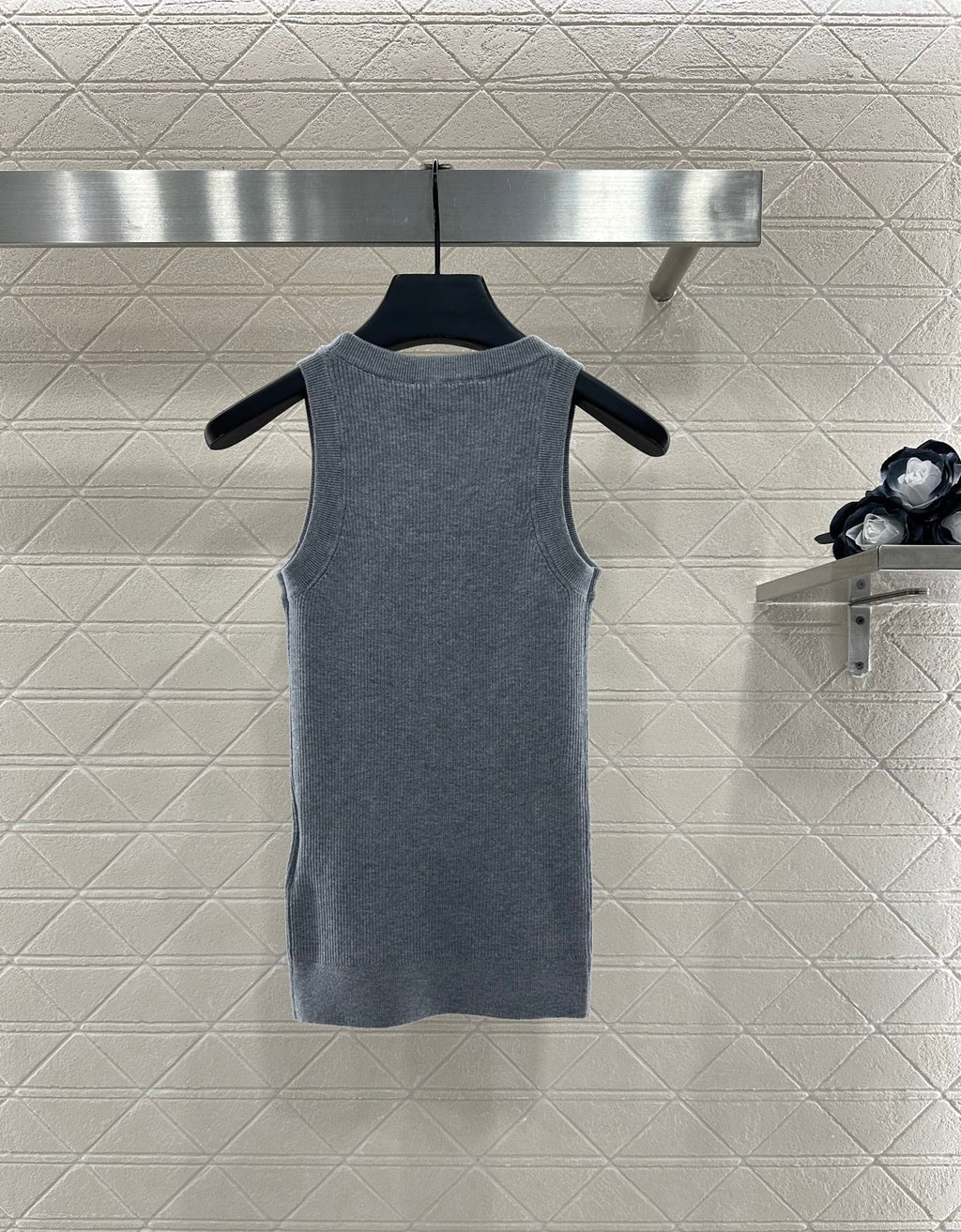 MIUMIU SLEEVELESS KNITTED SWEATER STYLE 114
