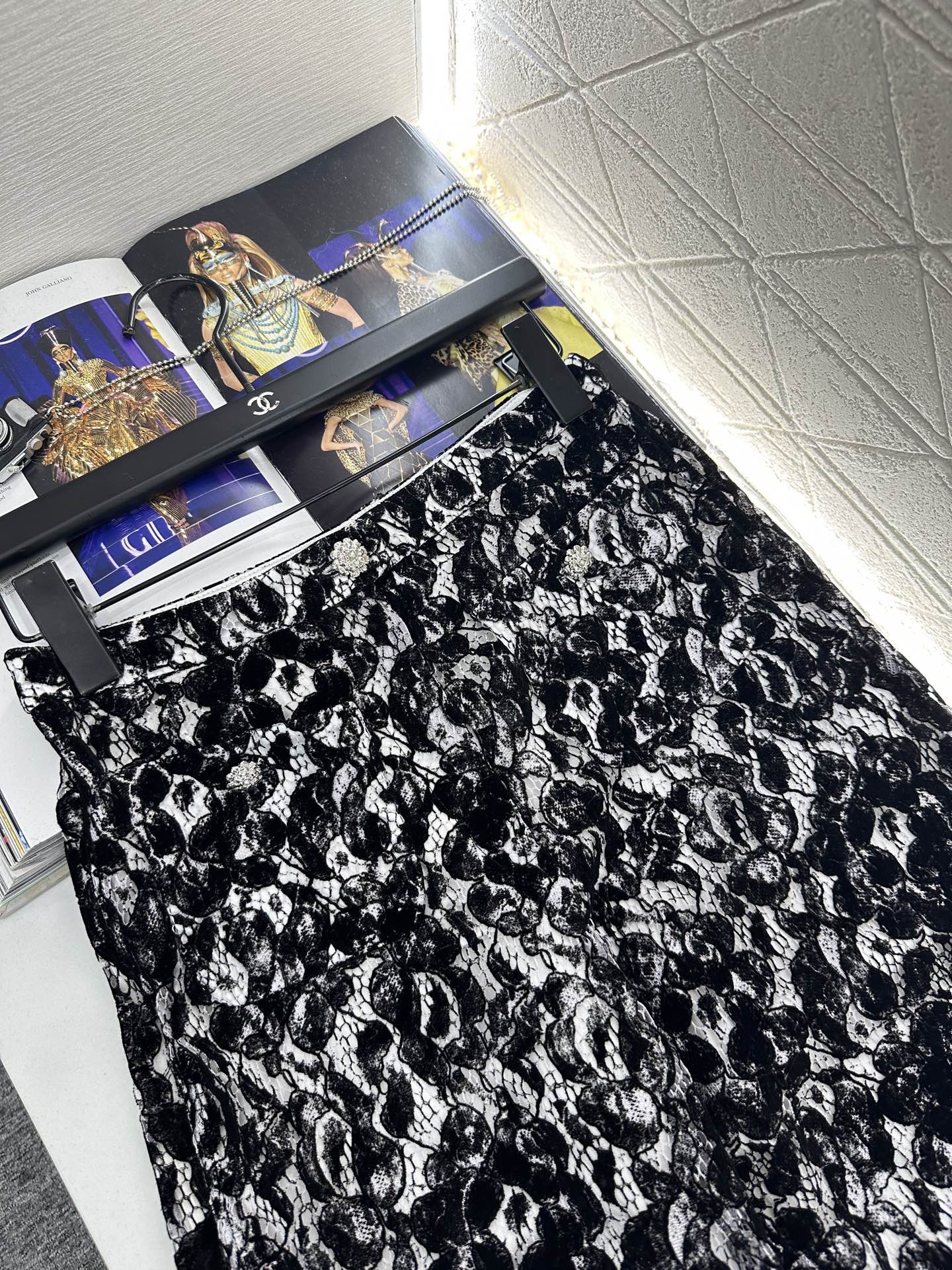 CHANEL 25S LACE FLARED PANTS 402