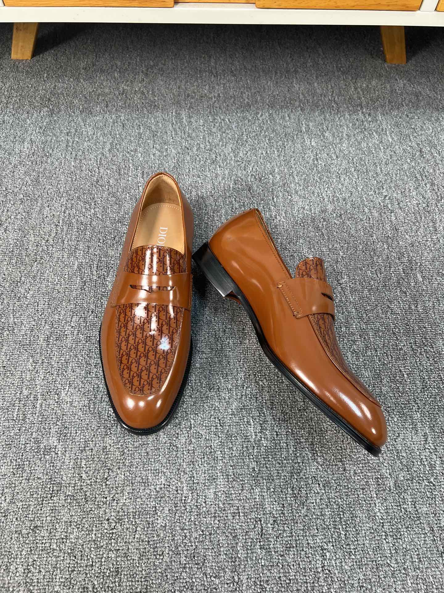 CD GRANVILLE LOAFER  GLOSSY SIENNA MONOGRAM LAMBSKIN