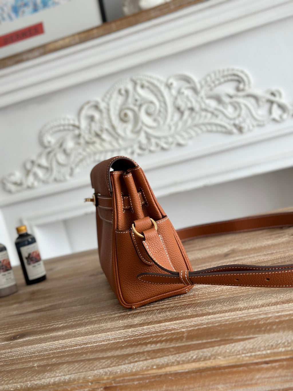 HM 25S KELLY MESSENGER 25 CM IN CARAMEL BROWN TOGO WITH GOLD HARDWARE