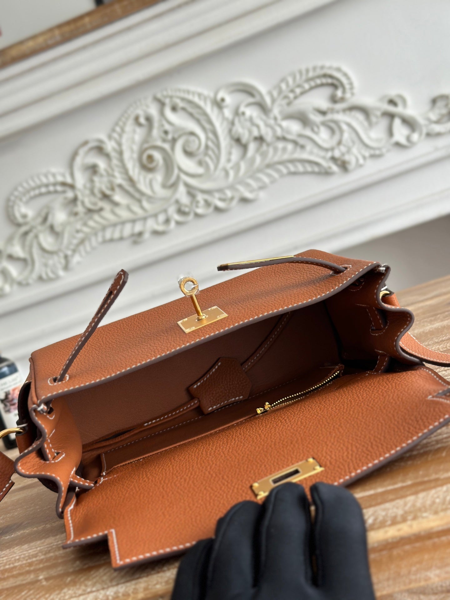 HM 25S KELLY MESSENGER 25 CM IN CARAMEL BROWN TOGO WITH GOLD HARDWARE