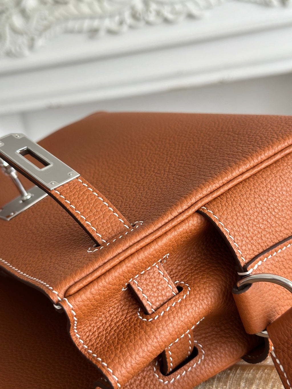 HM 25S KELLY MESSENGER 25 CM IN CARAMEL BROWN TOGO WITH SILVER HARDWARE