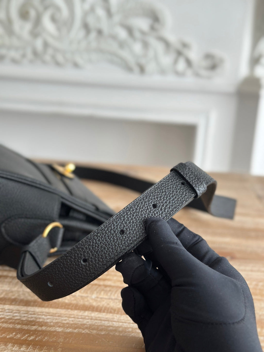 HM 25S KELLY MESSENGER 25 CM IN BLACK TOGO WITH GOLD HARDWARE