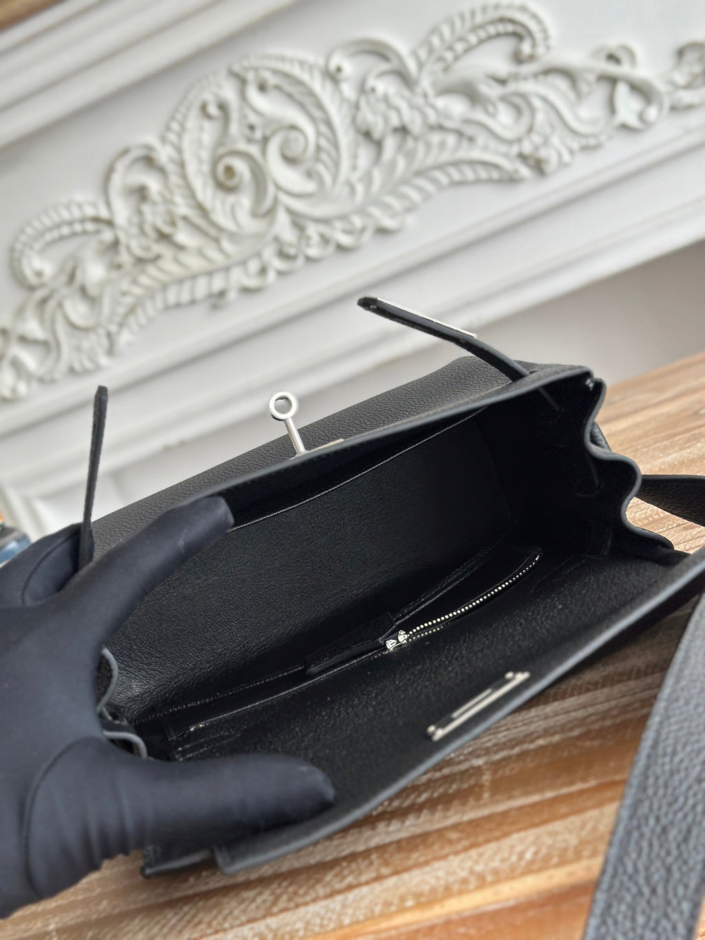 HM 25S KELLY MESSENGER 25 CM IN BLACK TOGO WITH SILVER HARDWARE