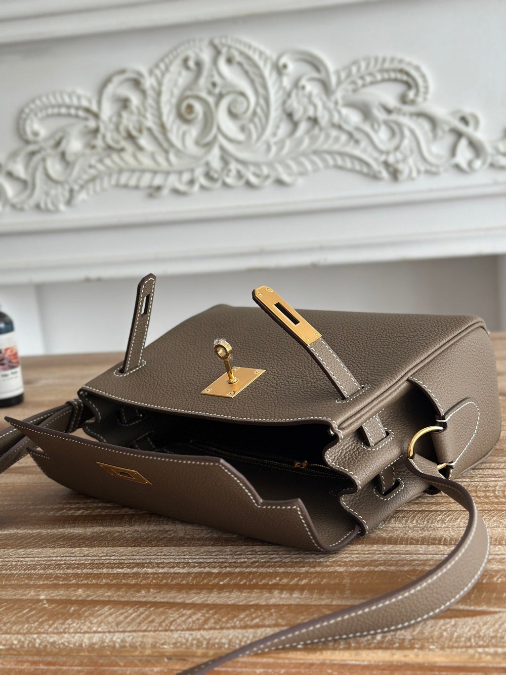 HM 25S KELLY MESSENGER 25 CM IN TAUPE BROWN TOGO WITH GOLD HARDWARE