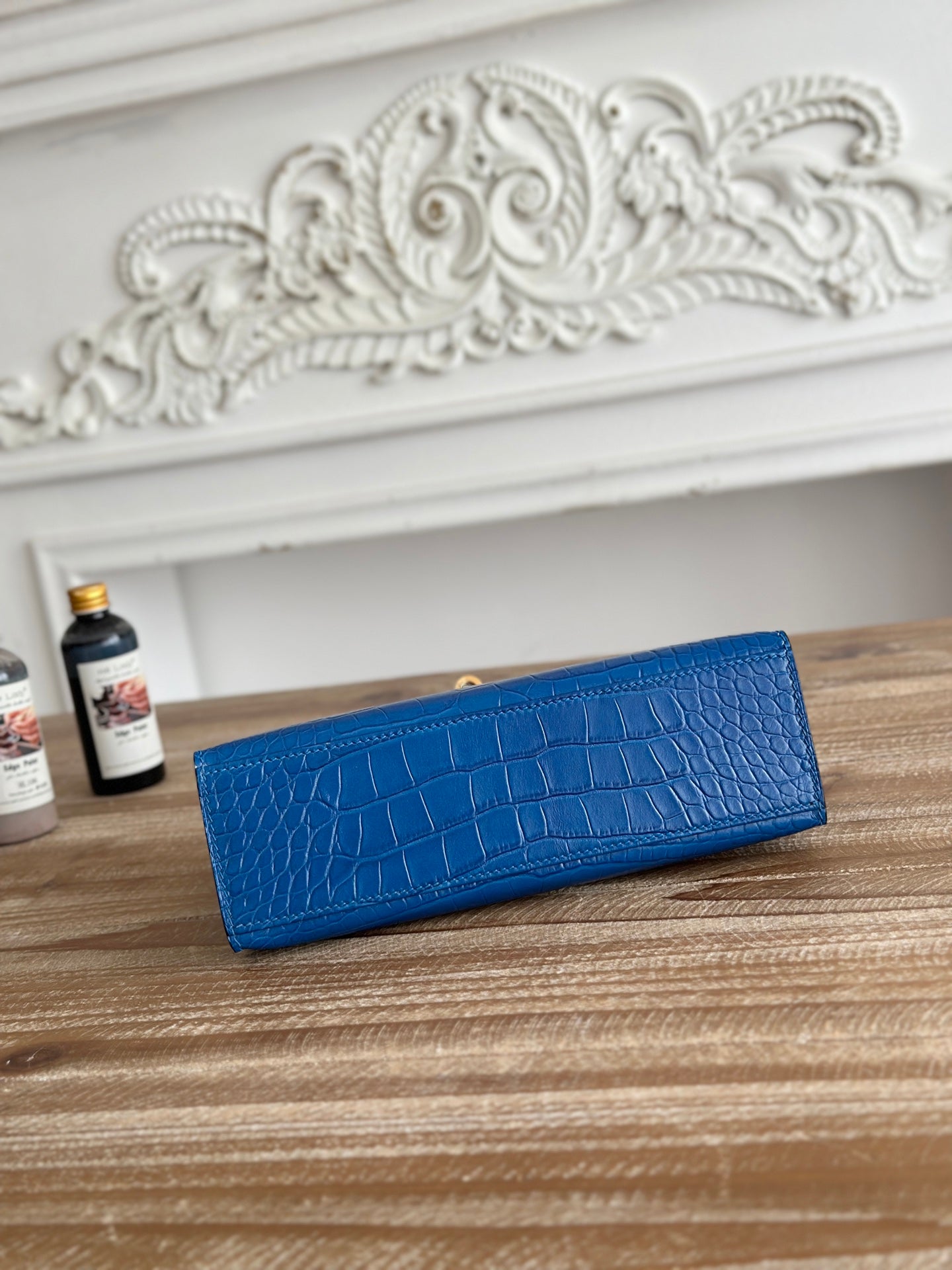HM 25S KELLY MINI 22 CM IN COBALT BLUE LAMBSKIN WITH CROCODILE EMBOSSING AND GOLD HARDWARE