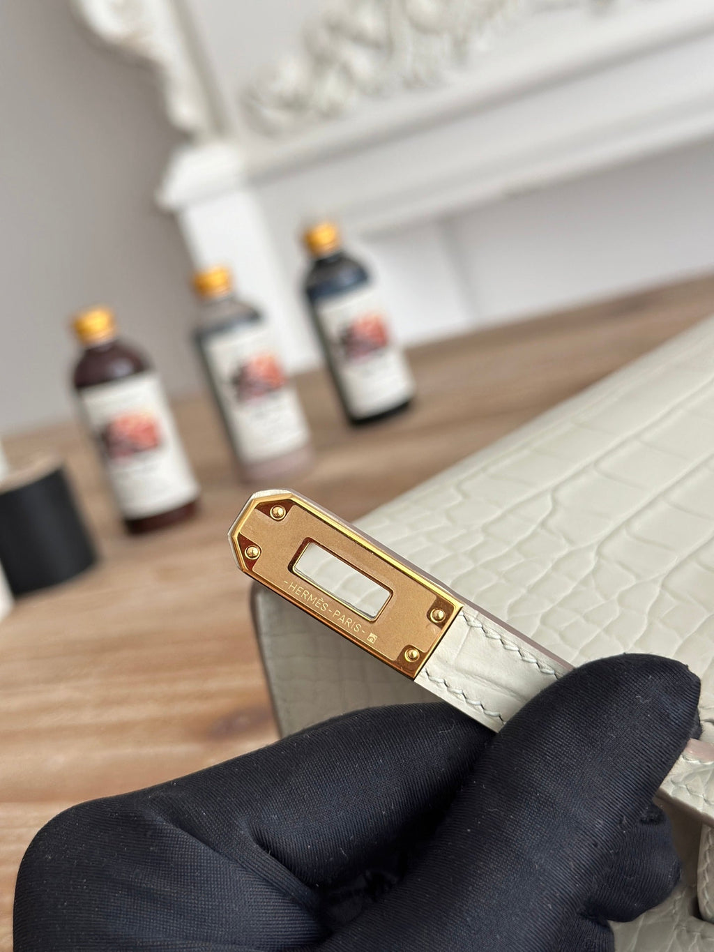 HM 25S KELLY MINI 22 CM IN CREAM WHITE LAMBSKIN WITH CROCODILE EMBOSSING AND GOLD HARDWARE