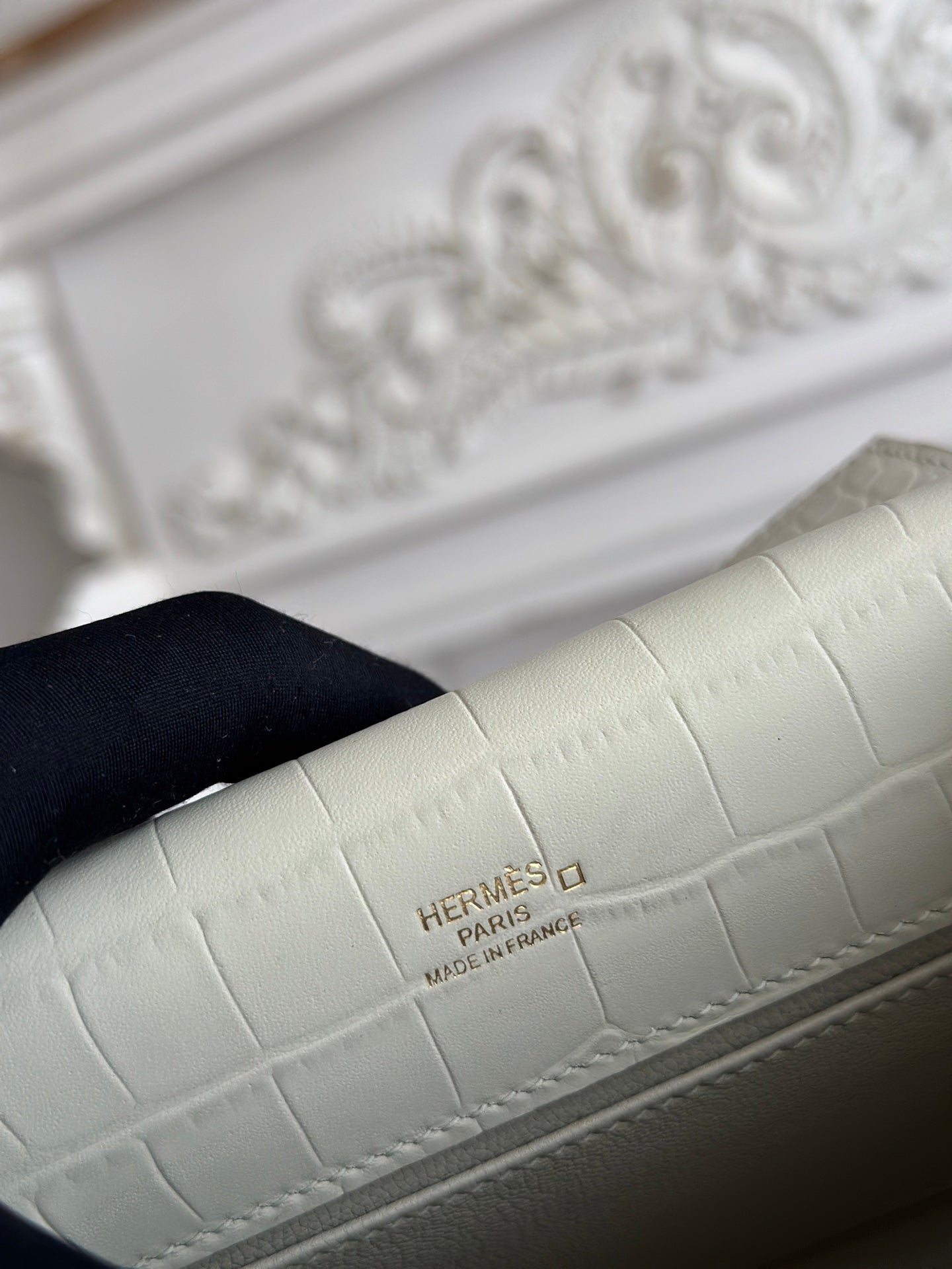 HM 25S KELLY MINI 22 CM IN CREAM WHITE LAMBSKIN WITH CROCODILE EMBOSSING AND GOLD HARDWARE