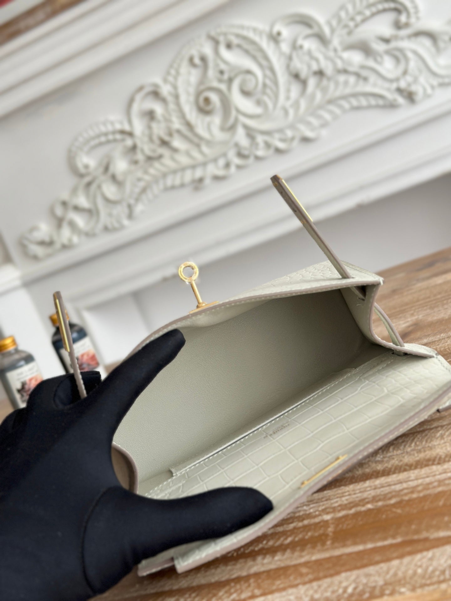 HM 25S KELLY MINI 22 CM IN CREAM WHITE LAMBSKIN WITH CROCODILE EMBOSSING AND GOLD HARDWARE