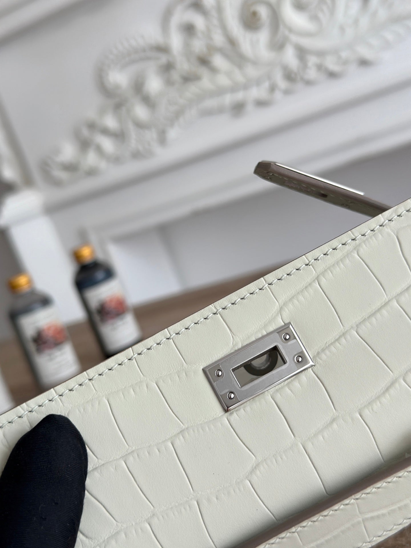 HM 25S KELLY MINI 22 CM IN CREAM WHITE LAMBSKIN WITH CROCODILE EMBOSSING AND SILVER HARDWARE