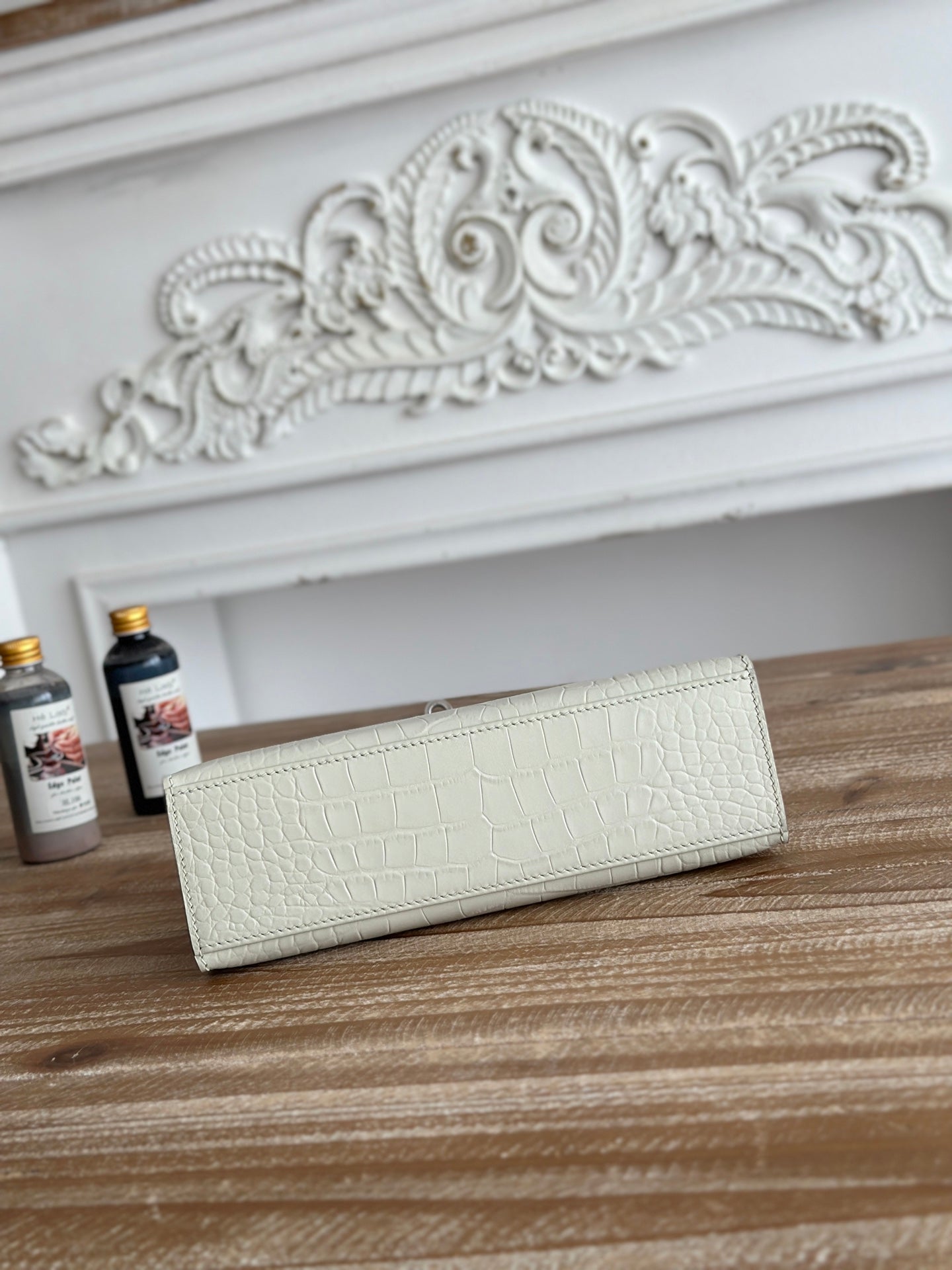 HM 26S KELLY MINI 22CM IN MILKY WHITE CROC EMBOSSED CALFSKIN SILVER KELLY BUCKLE