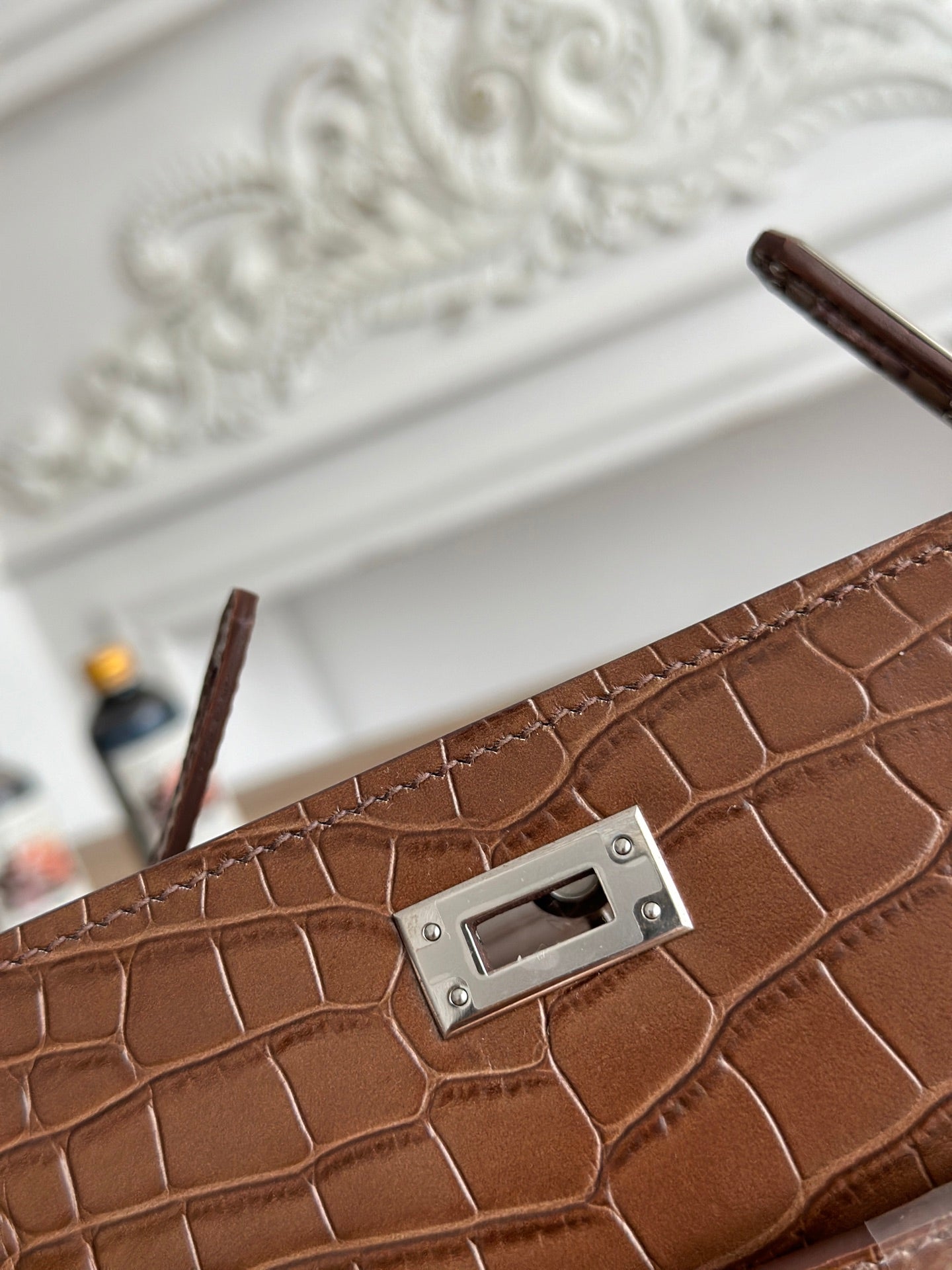 HM 26S KELLY MINI 22CM IN DARK BROWN CROC EMBOSSED CALFSKIN SILVER KELLY BUCKLE