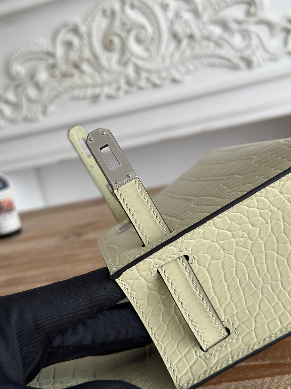 HM 25S KELLY MINI 22 CM IN LIGHT KHAKI LAMBSKIN WITH CROCODILE EMBOSSING AND SILVER HARDWARE