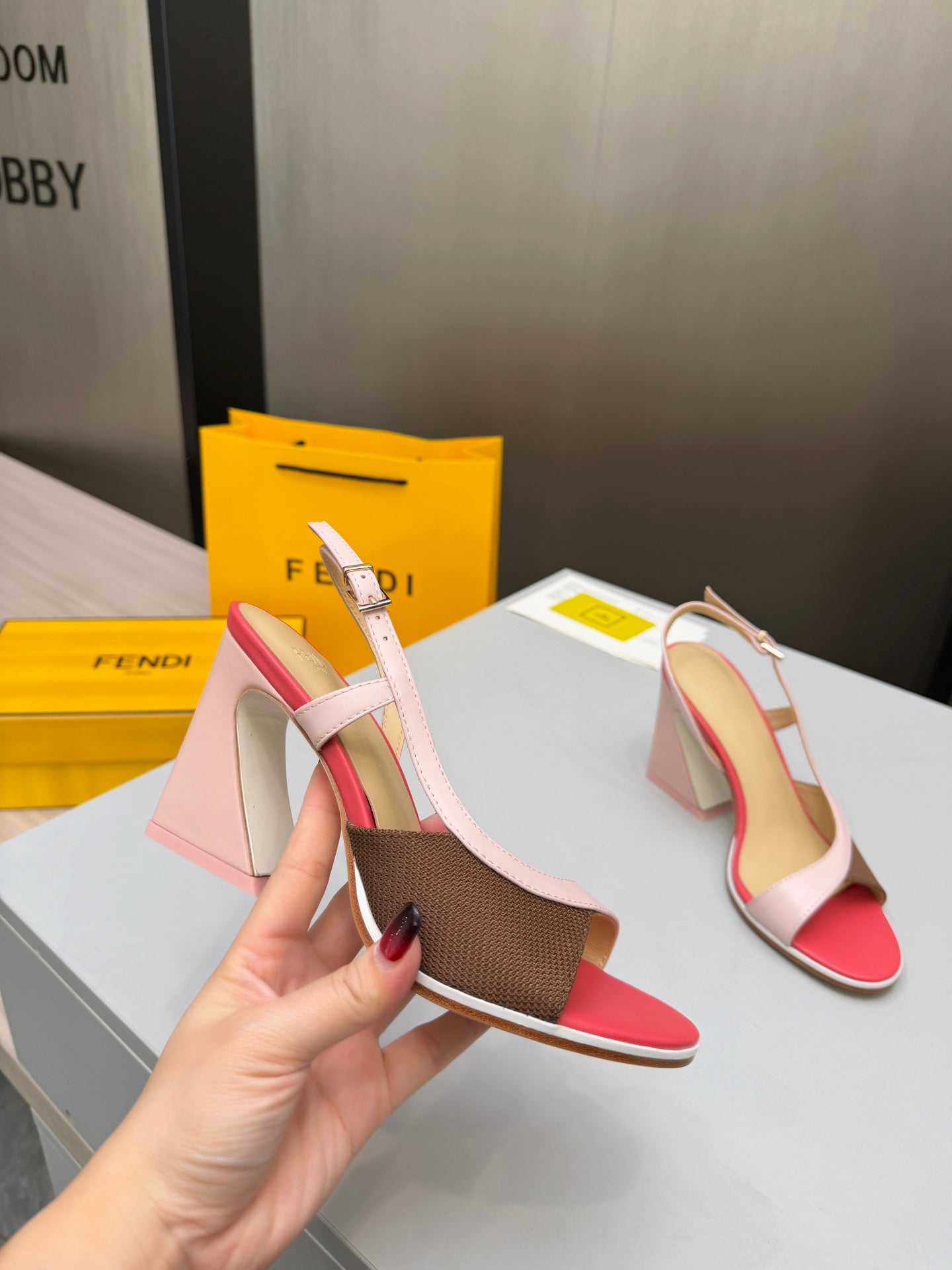 FENDI 26S SLINGBACK SANDALS IN LIGHT PINK CALFSKIN AND BROWN CANVAS