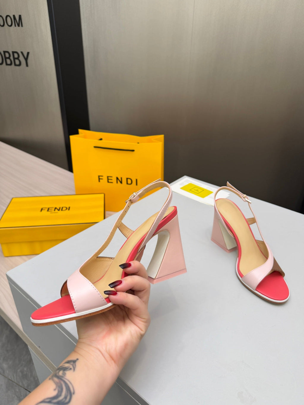 FENDI 26S SLINGBACK SANDALS IN LIGHT PINK CALFSKIN AND BROWN CANVAS